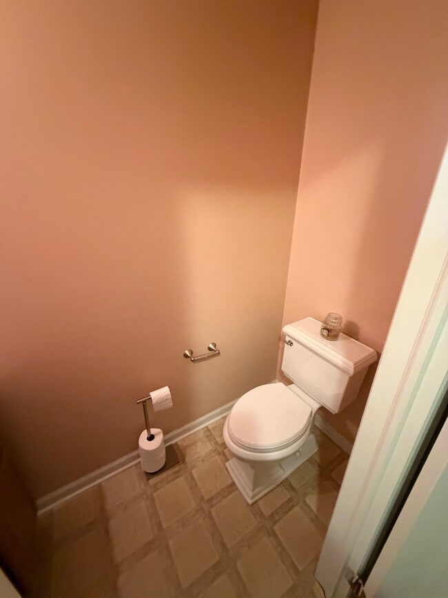 Building Photo - 7 Lenape Ln