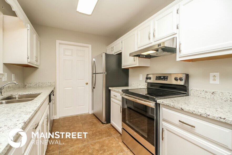 Building Photo - 2861 Sutherland Dr