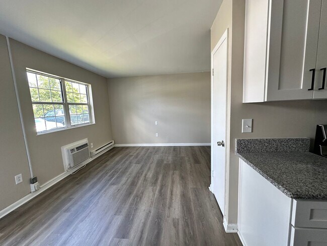 Building Photo - 7602 Bellehaven Dr