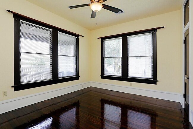 Building Photo - 1211 Bingham St