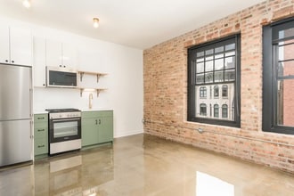 Building Photo - 1540 W Monroe St