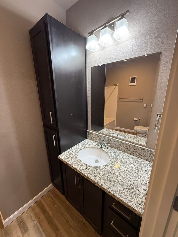 Building Photo - 4255 Hawthorne Ave NE