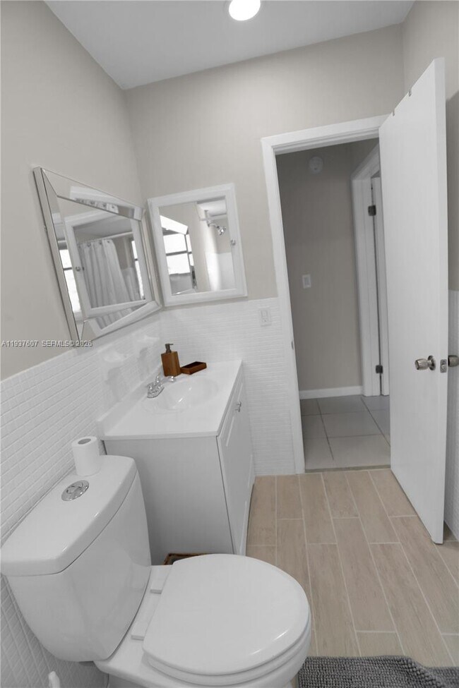 Building Photo - 1225 NE 136th Terrace