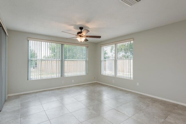 Building Photo - 10521 Oak Hill Dr