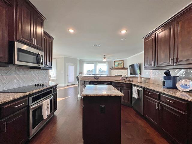 Building Photo - 124 Independence Dr