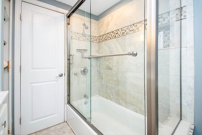 Building Photo - 250 Edendale St