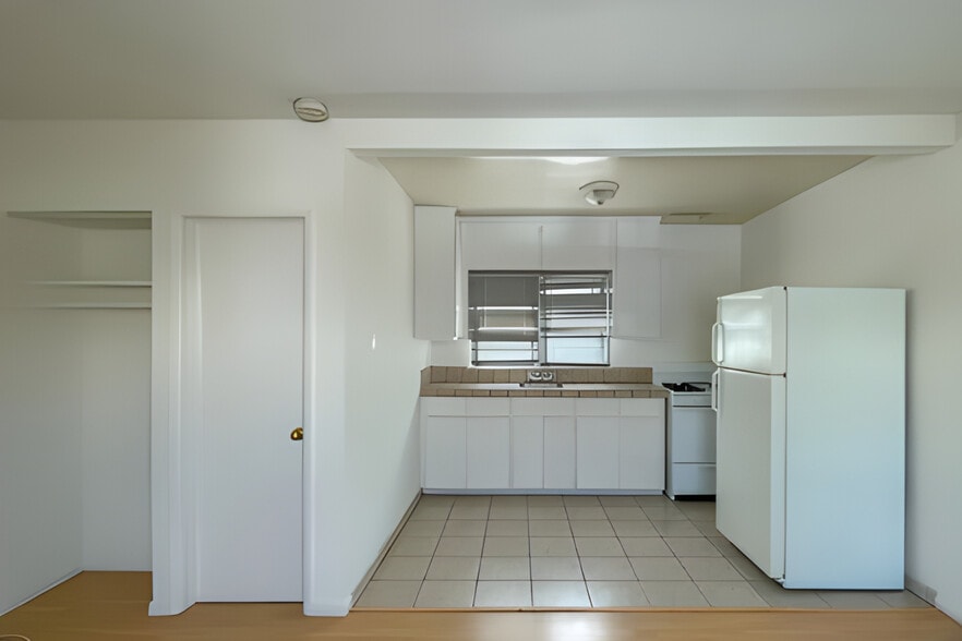 Building Photo - Centinela Apartments