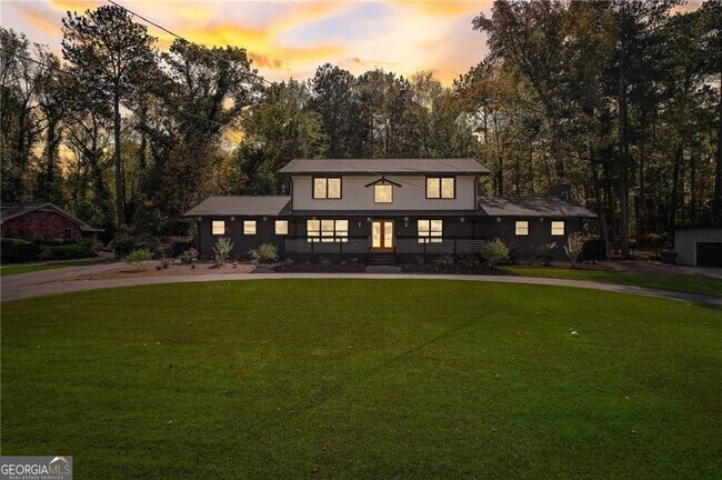 Building Photo - 3202 Kingsdale Dr SW