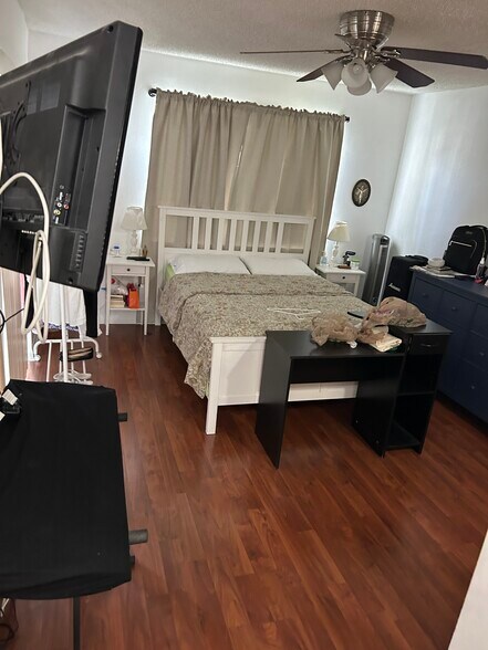 Building Photo - 8600 SW 212th St