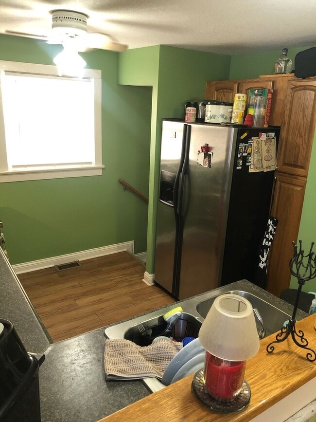 Building Photo - 3 BR 1 Bath New Haven!