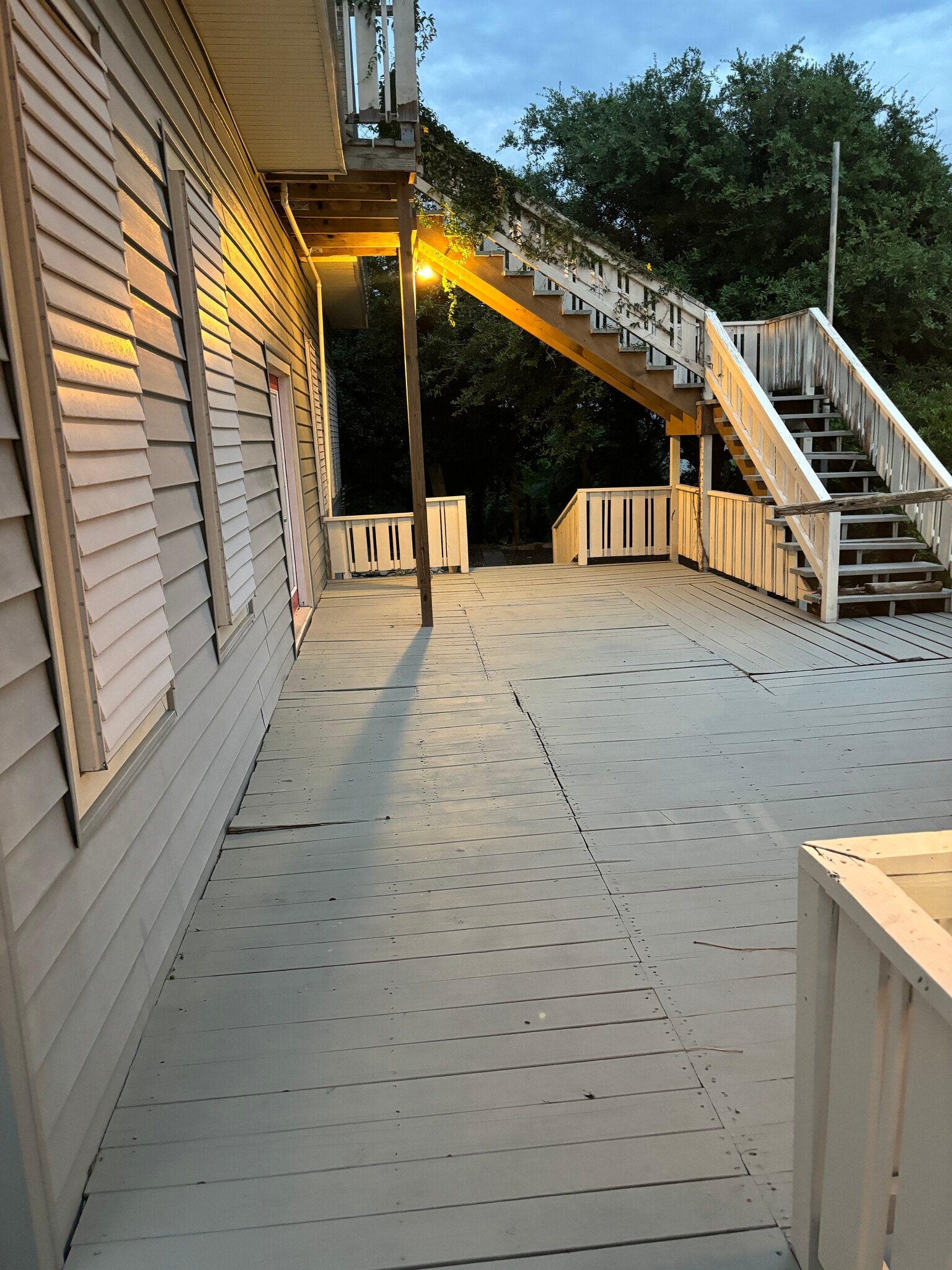 Deck Entry Area D - 221 Commerce St