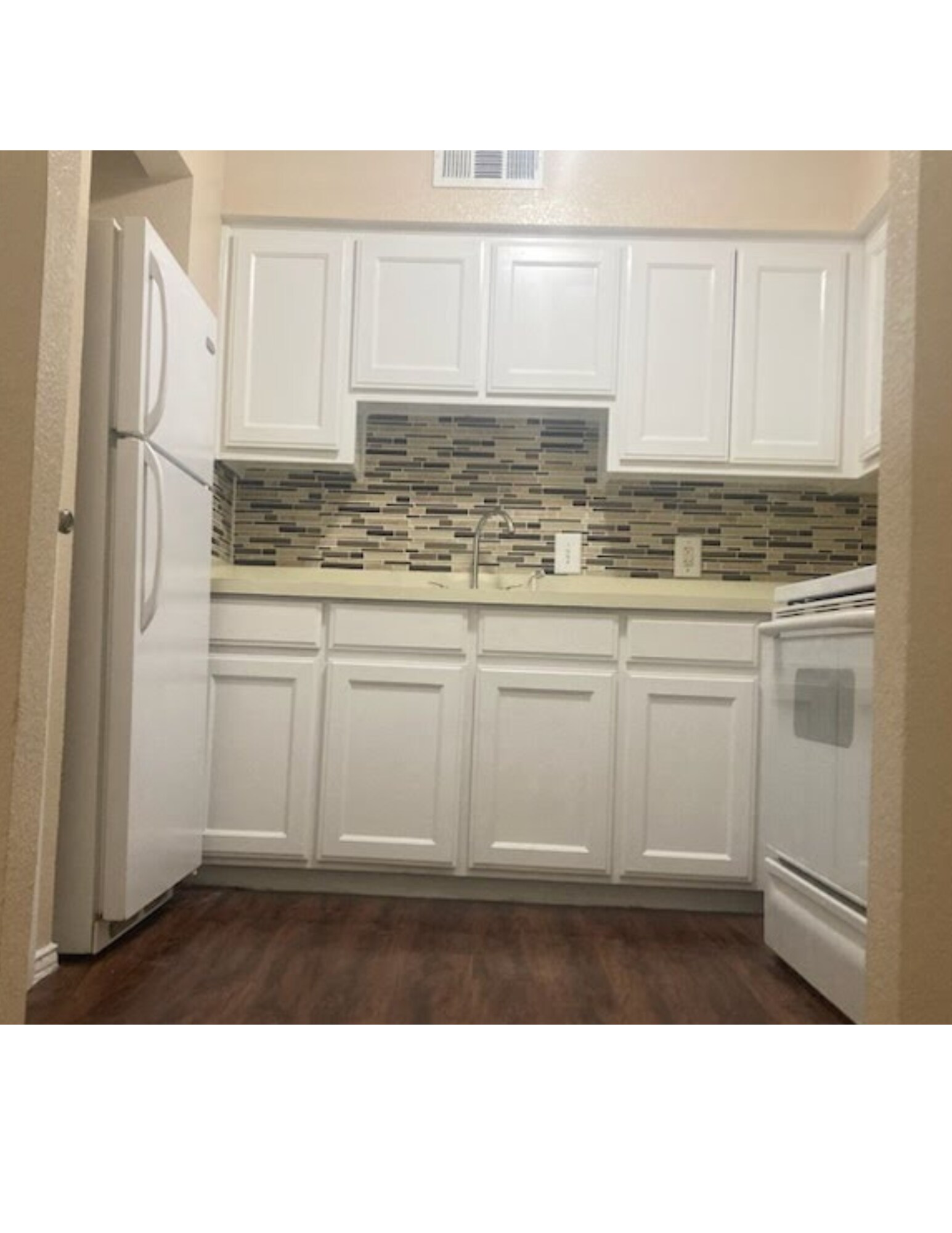 Building Photo - 2701 Green Oaks Rd