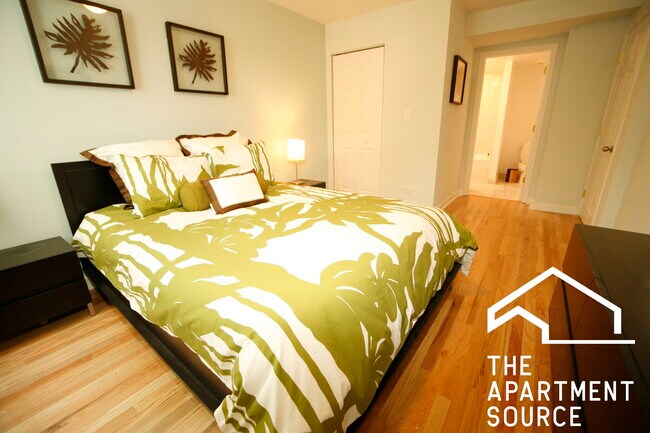 Building Photo - 6954 N Greenview Ave