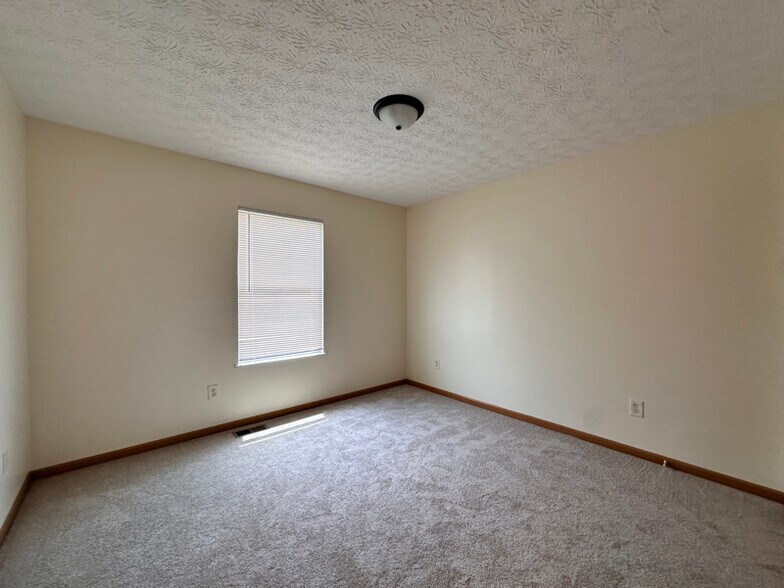 Building Photo - 1553 Grove Hill Dr