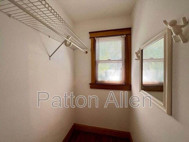 Building Photo - 5 Shady Cv Ln