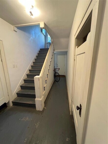 Building Photo - 3019 N Robinson Ave