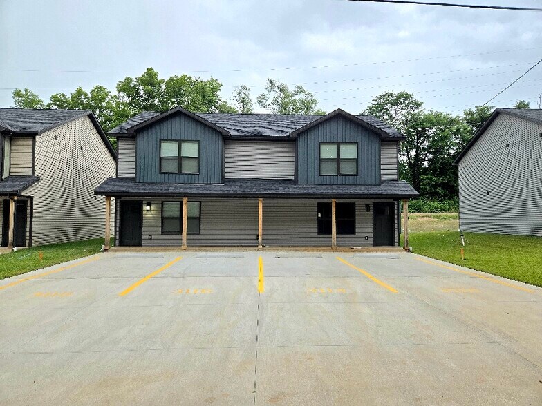 Primary Photo - 3116 Commerce St