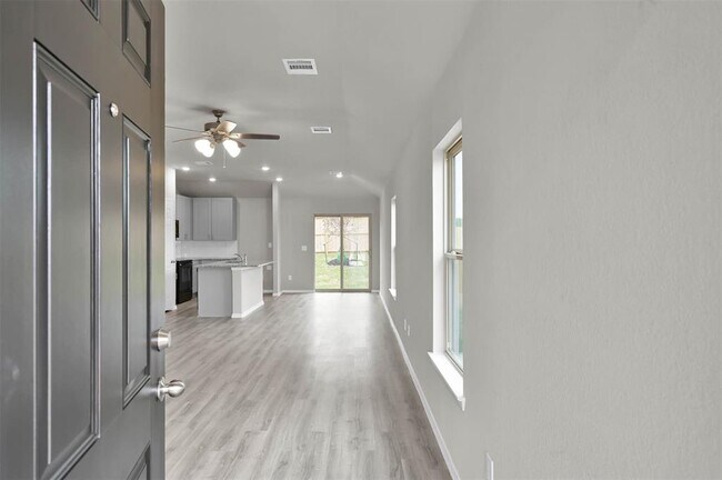 Building Photo - 488 Dalloway St