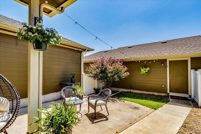 Building Photo - 712 Lost Pines Ln