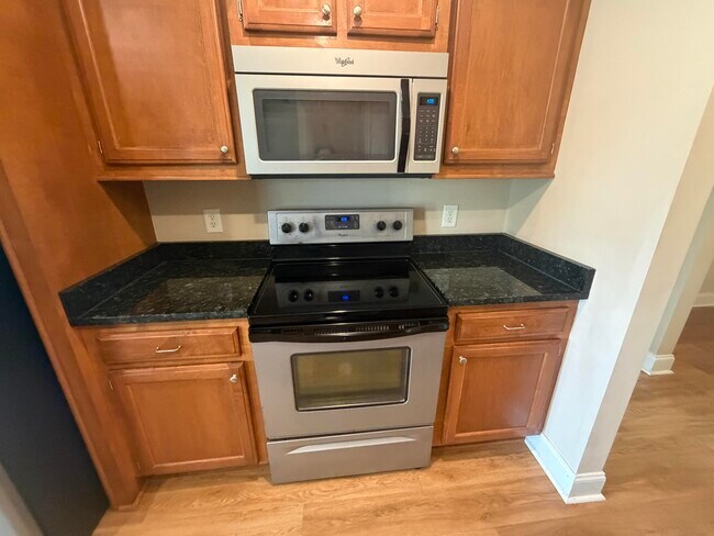 Building Photo - 2850 Foxcroft Cir