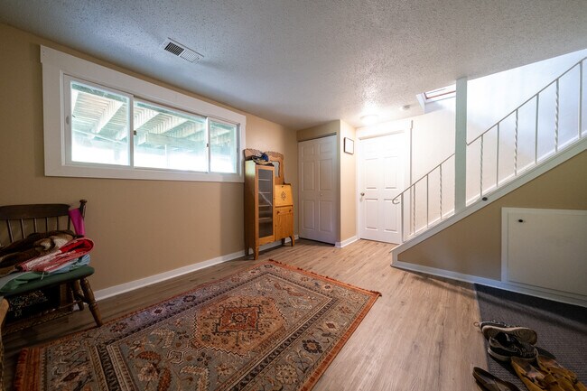 Building Photo - 3477 Pilgrim Ln N