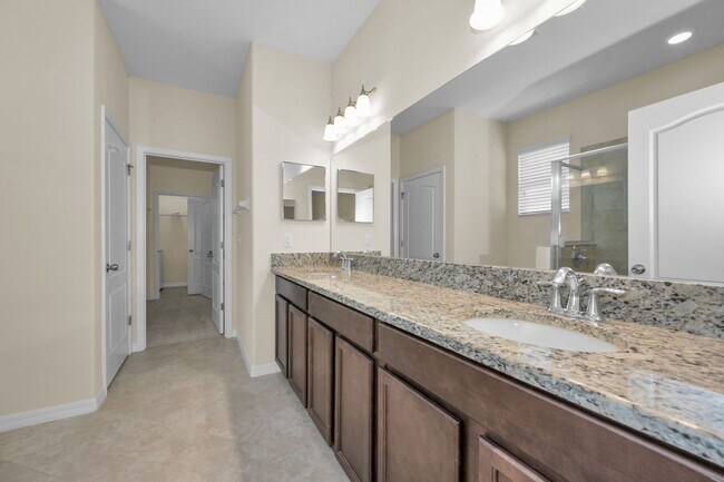 Building Photo - Beautiful Trinity Lakes 5 bedroom 3.5 Baths