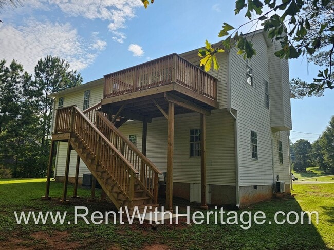 Building Photo - Gorgeous 5 bedroom/ 3 bath/ Upgrades Galor...
