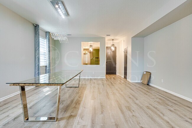Building Photo - Spacious 4 Bedroom Home with Loft – Prime ...