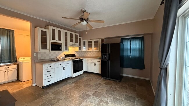 Building Photo - Adorable Rural Home in Rochester School District!