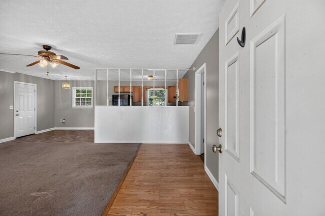 Building Photo - 495 Valerie Cir