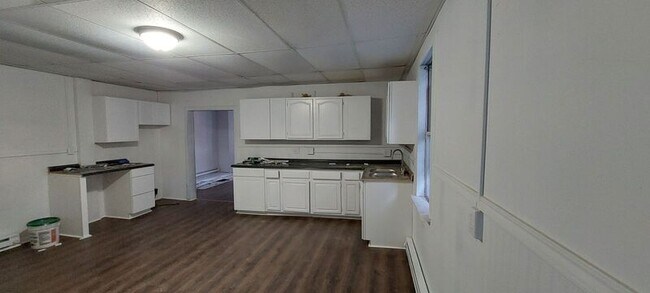 Building Photo - 842 W Pine St