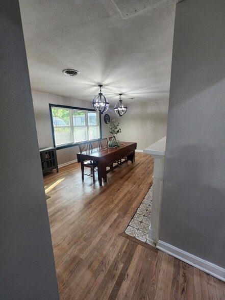 Building Photo - 3106 Mowles Rd