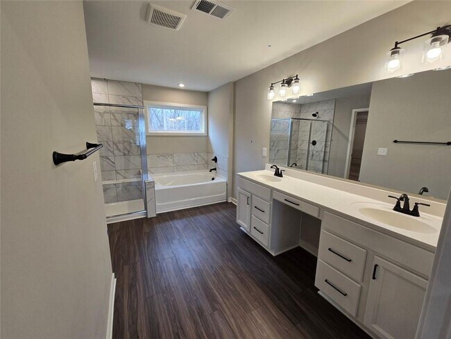 Building Photo - 196 Catalpa Grv