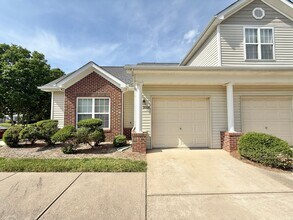 Building Photo - Newly Remodeled 2BD, 2BA Corner Lot Raleig...