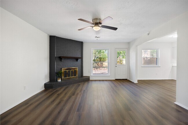 Building Photo - 8343 Carriage Creek Dr