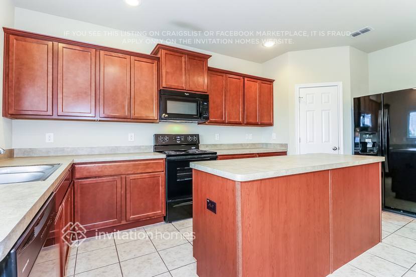 Building Photo - 5548 Thunder Bay Dr