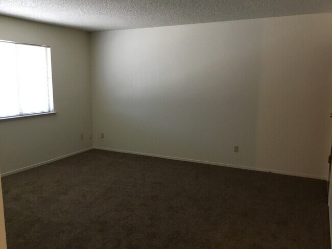 Building Photo - 563 W Alamos Ave