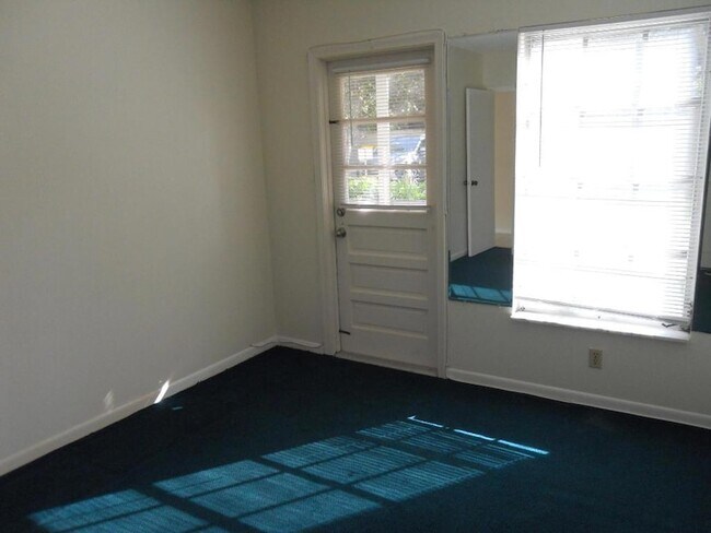 Building Photo - 250 NE 20th St