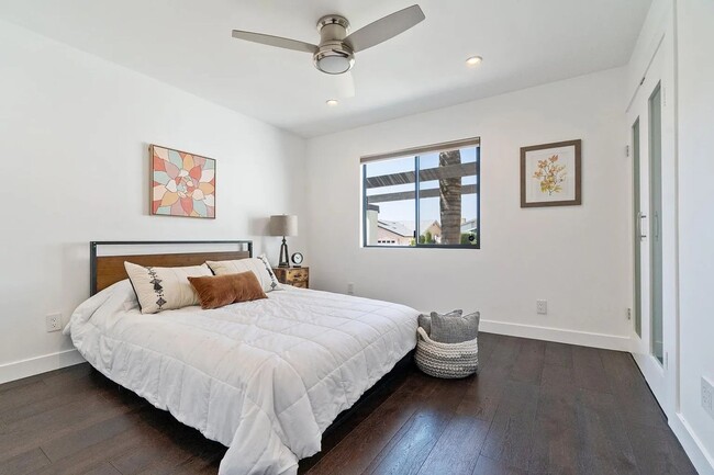 Building Photo - Modern and Spacious 4 Bed + 2.5 Bath Home