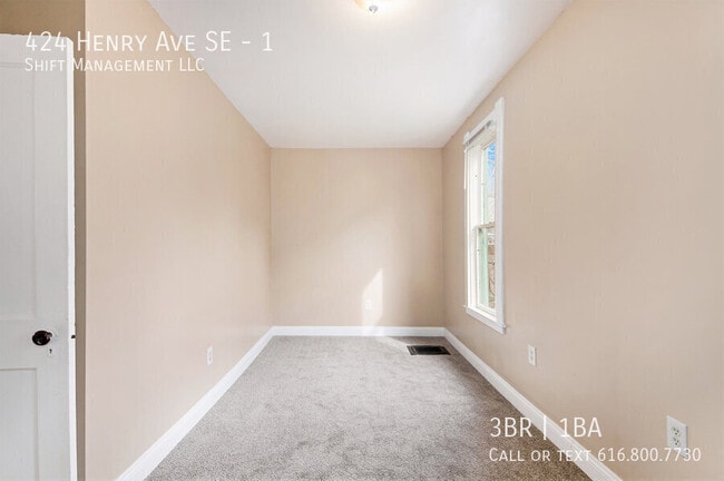 Building Photo - 424 Henry Ave SE