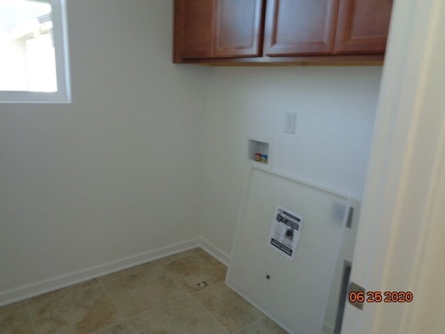 Building Photo - 519 Datura Dr