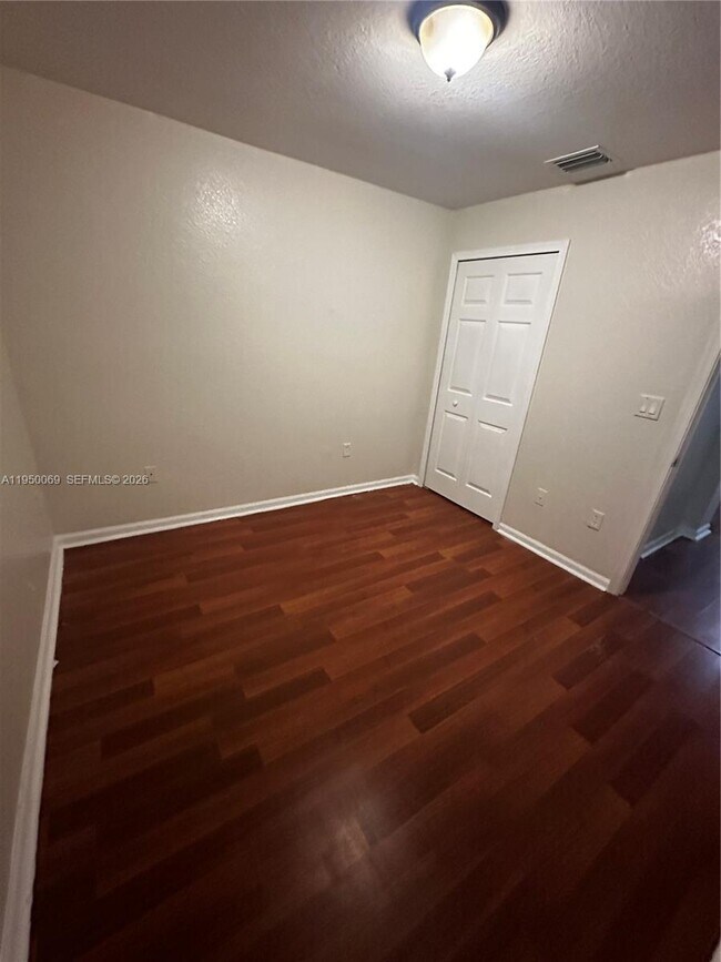 Building Photo - 2818 SE 15th Rd