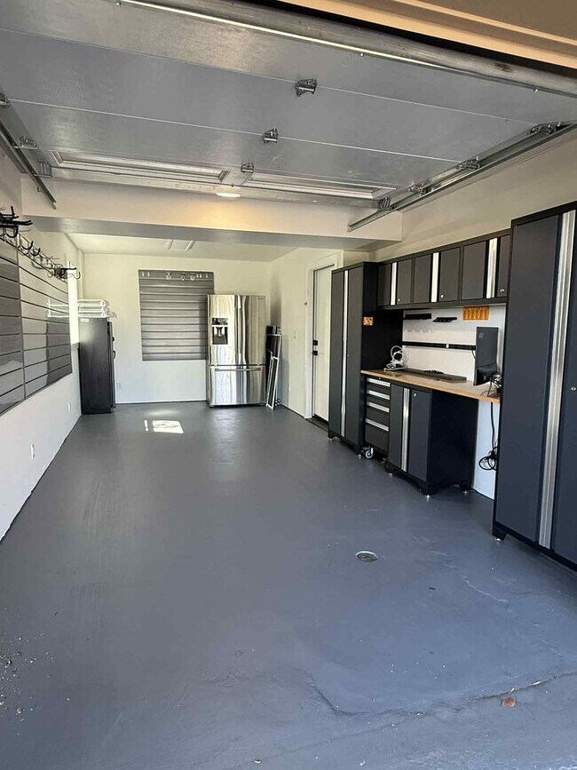 Building Photo - Modern 4-Bedroom Retreat in San Carlos – R...