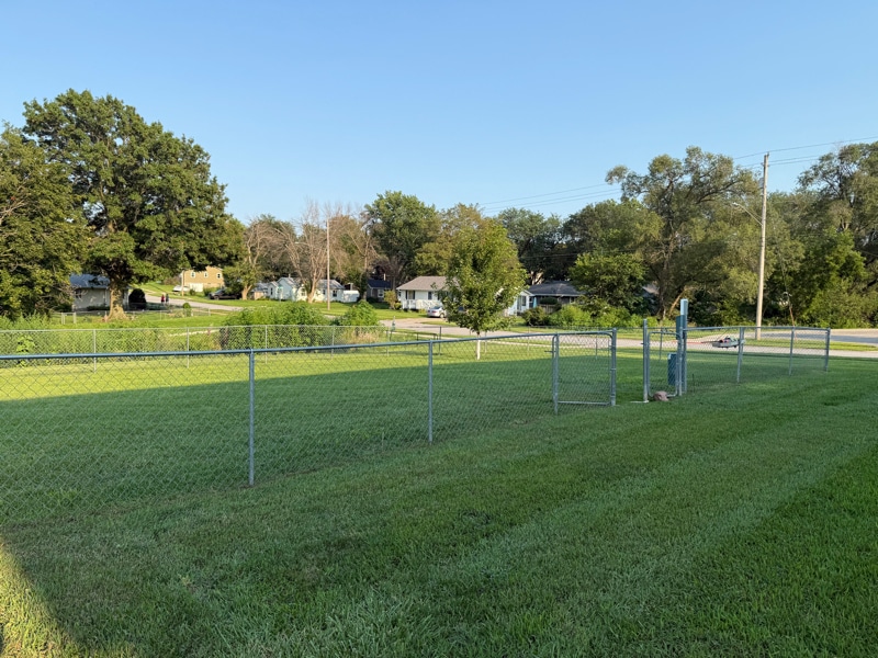 Building Photo - 704 E 14th St
