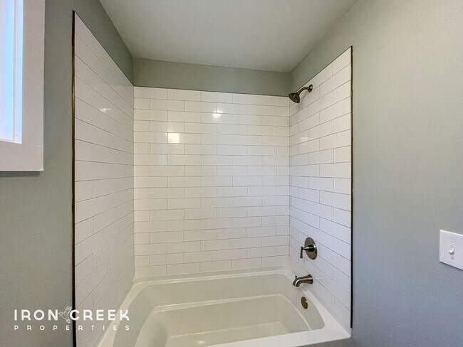 Building Photo - Beautiful, Brand-New Compact Cottage in So...
