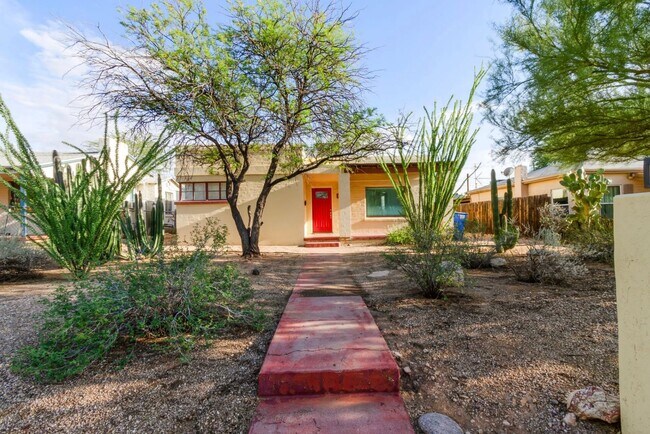 Building Photo - University Bungalow