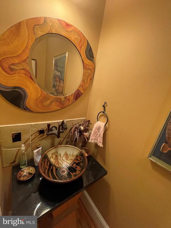 Building Photo - 19 Sunset Dr