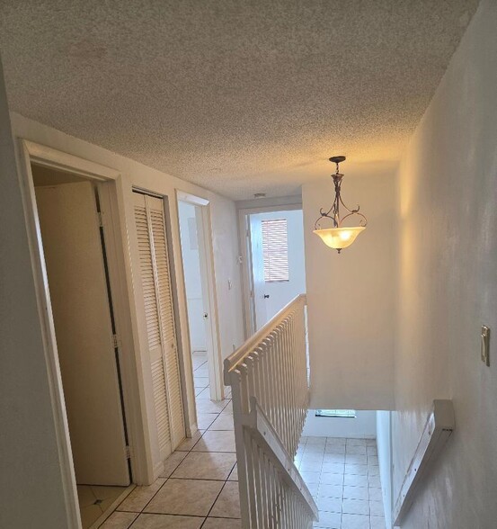 Building Photo - 9187 Fontainebleau Blvd
