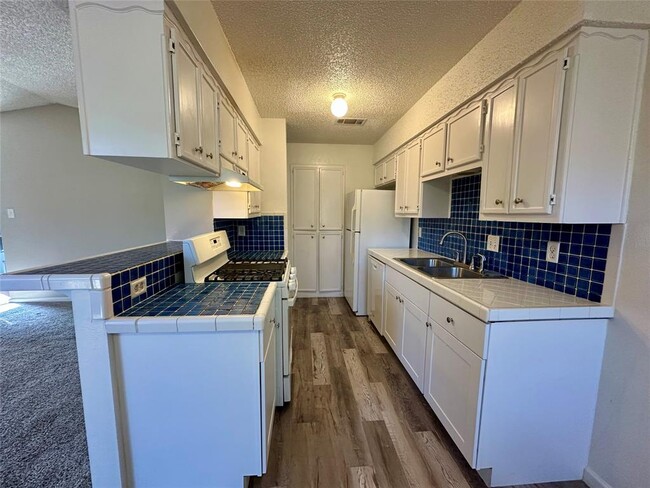 Building Photo - 3610 Greystone Dr