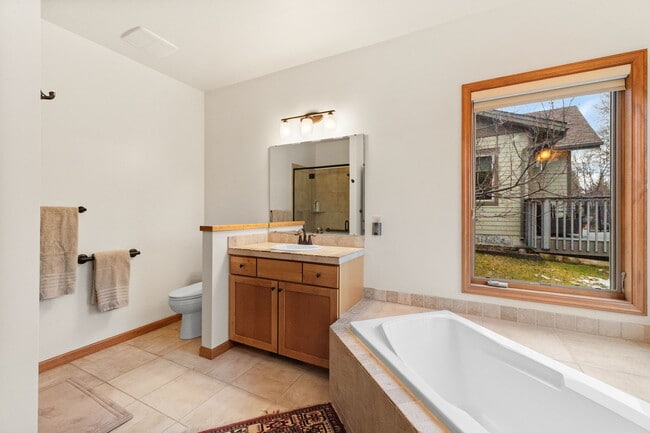 Building Photo - 3300 Graf St